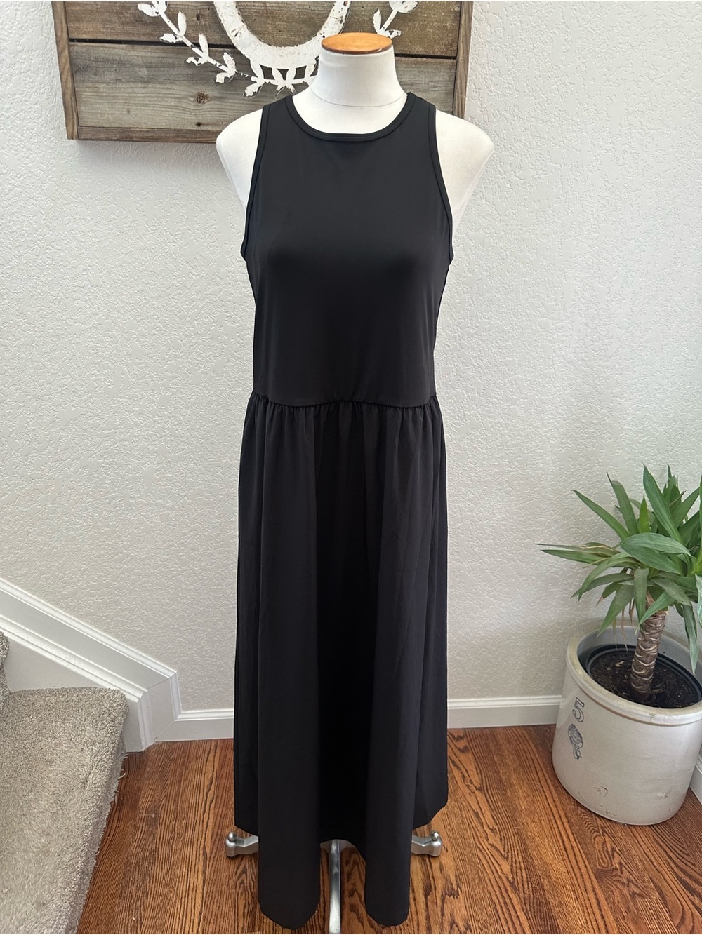 Lou & Grey black maxi dress open back detail size L NWT